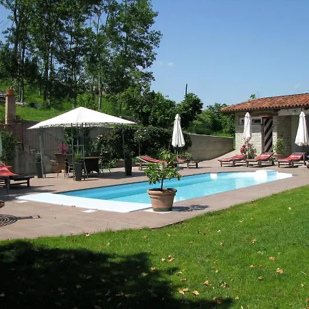 In With Pool And Winery Holiday home
